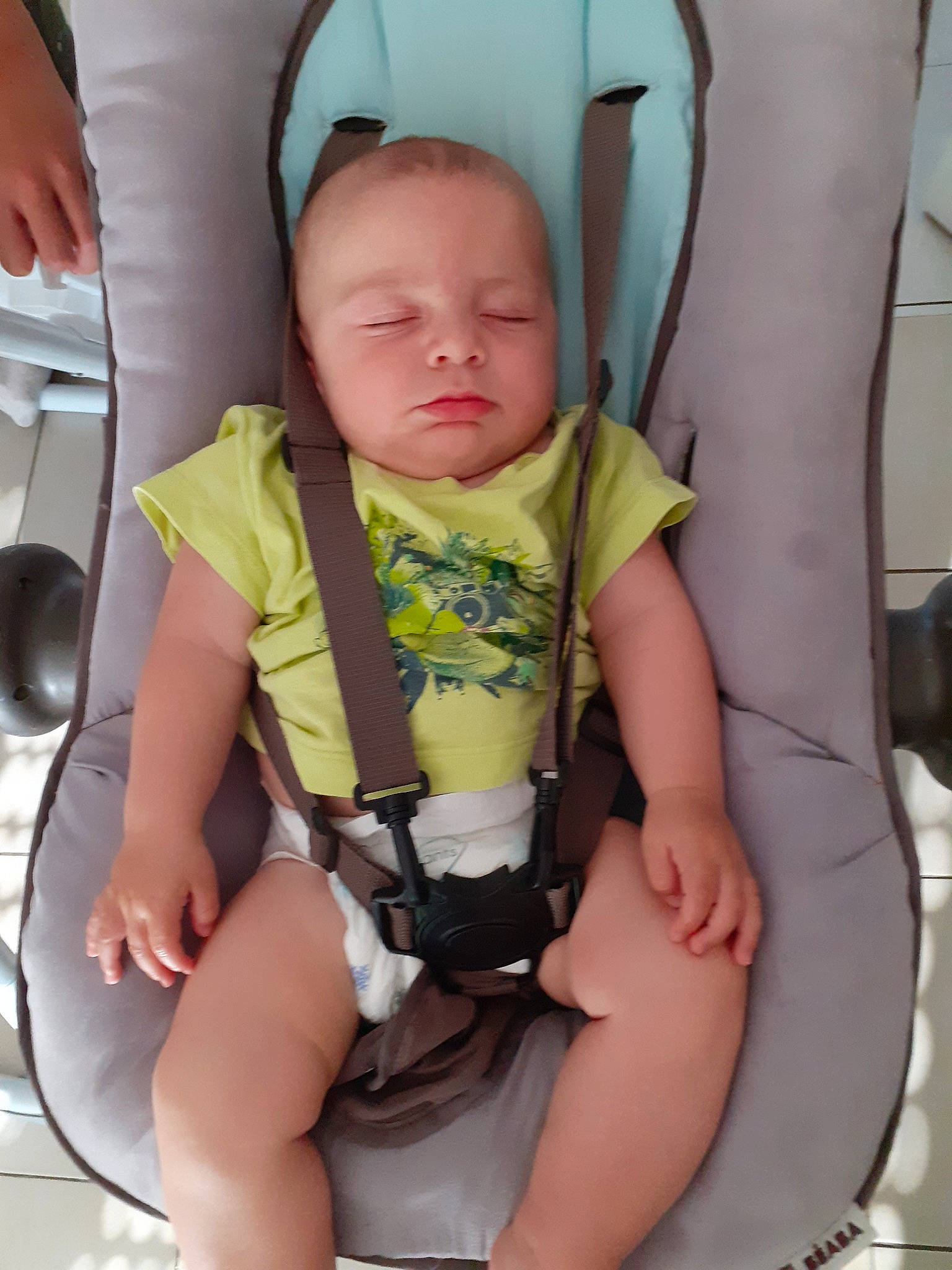 Tiago a rejoint le concours — aidez-le/la à gagner de superbes lots ! baby, baby_carriage, baby_products, car_seat, child, person, product, toddler