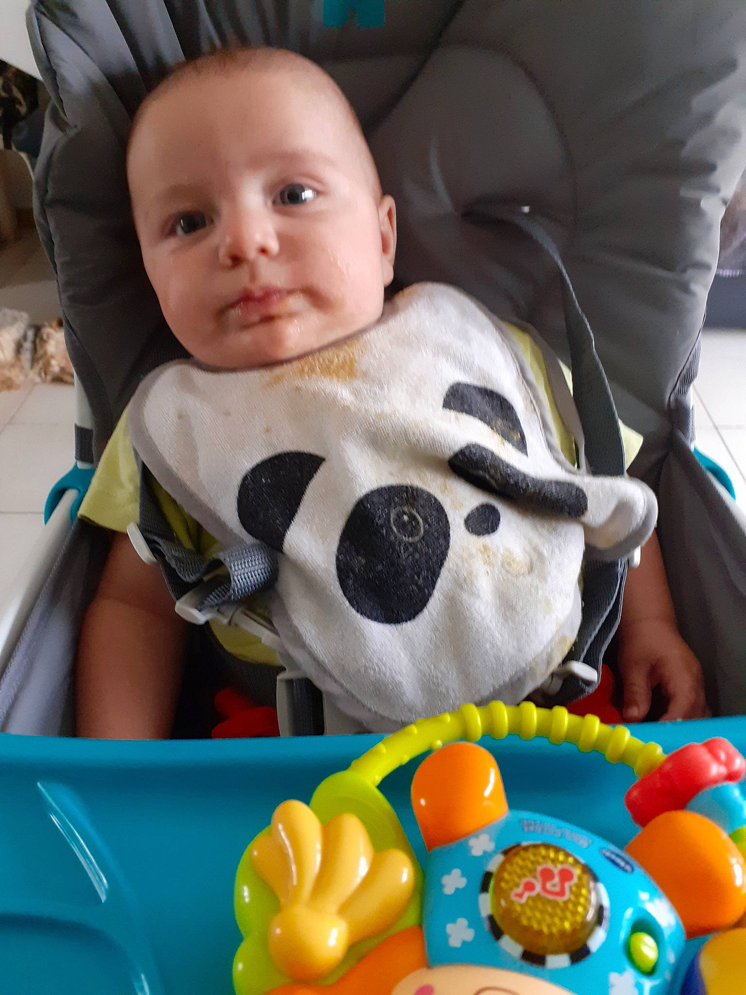 Tiago a rejoint le concours — aidez-le/la à gagner de superbes lots ! baby, baby_playing_with_toys, baby_products, baby_toys, child, comfort_food, person, play, product, toddler, toy