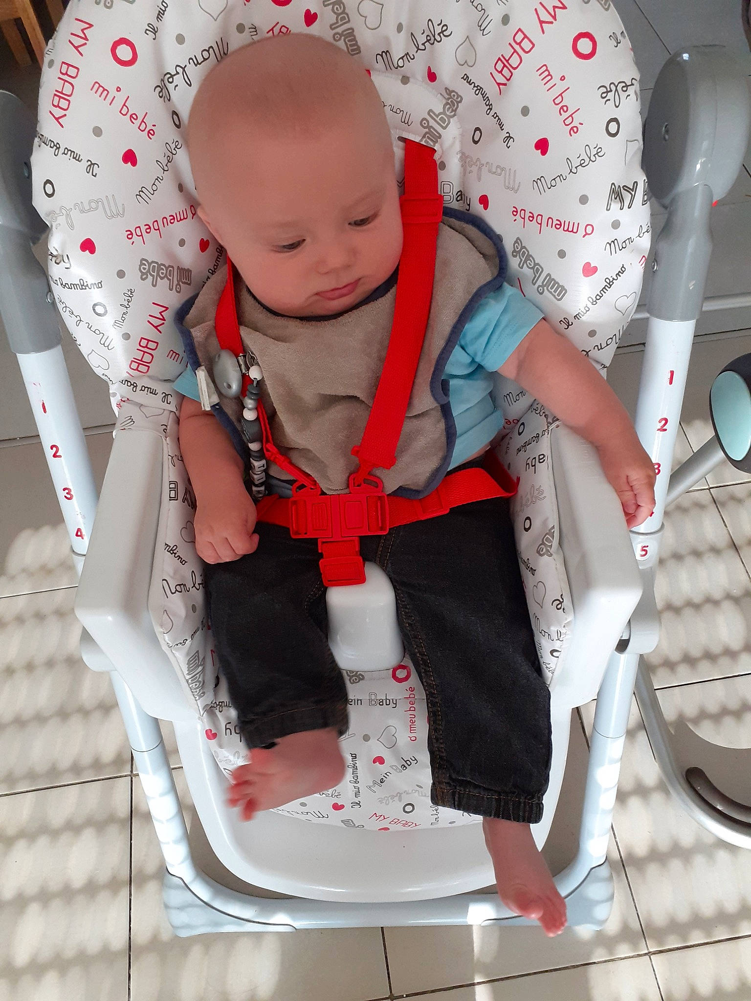 Timéo participe au concours pour gagner de l'argent avec cette photo : baby, baby_carriage, baby_products, car_seat, child, person, product, toddler