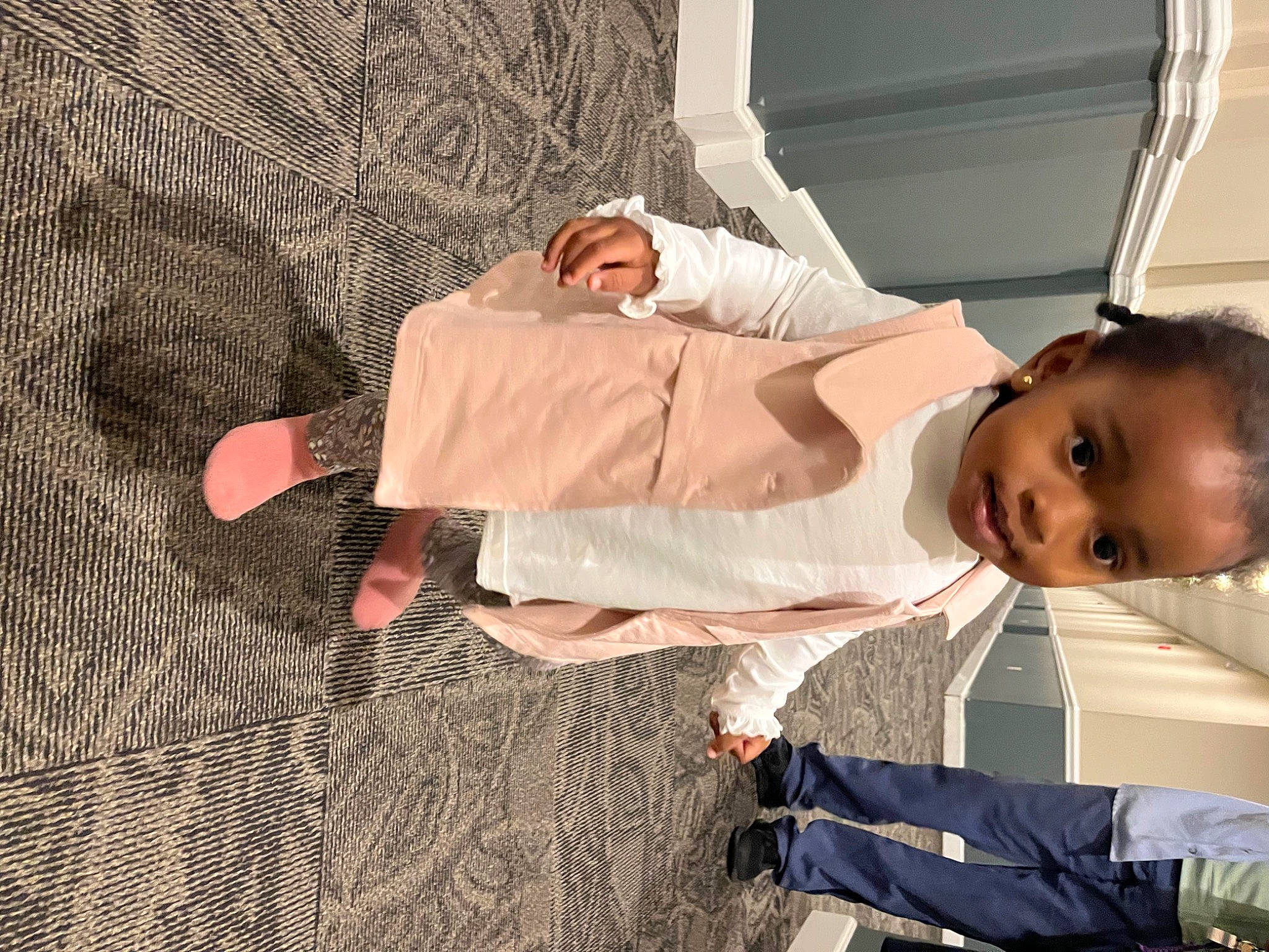 Zhuri is registered to the contest to win money with this photo: baby, baby_products, carpet, child, comfort, finger, flooring, fun, happy, human_leg, joint, leisure, linens, person, room, sitting, soil, toddler, vacation, vehicle_door