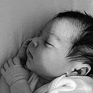 Gabriel participe au concours pour gagner de l'argent avec cette photo : baby, sleeping, black_and_white, infant, closeup, portrait, peaceful, newborn, face, hand, skin, hair, clothing, rest, soft, quiet, cute, child, young, cozy