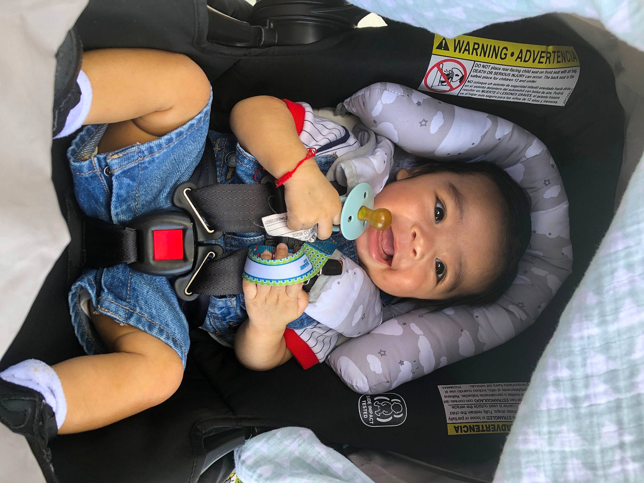 Mathias is registered to the contest to win money with this photo: auto_part, baby, baby_carriage, baby_in_car_seat, baby_products, baby_safety, baby_toddler_clothing, car_seat, carmine, child, comfort, human_leg, knee, lap, nail, person, personal_protective_equipment, plastic, thigh, thumb