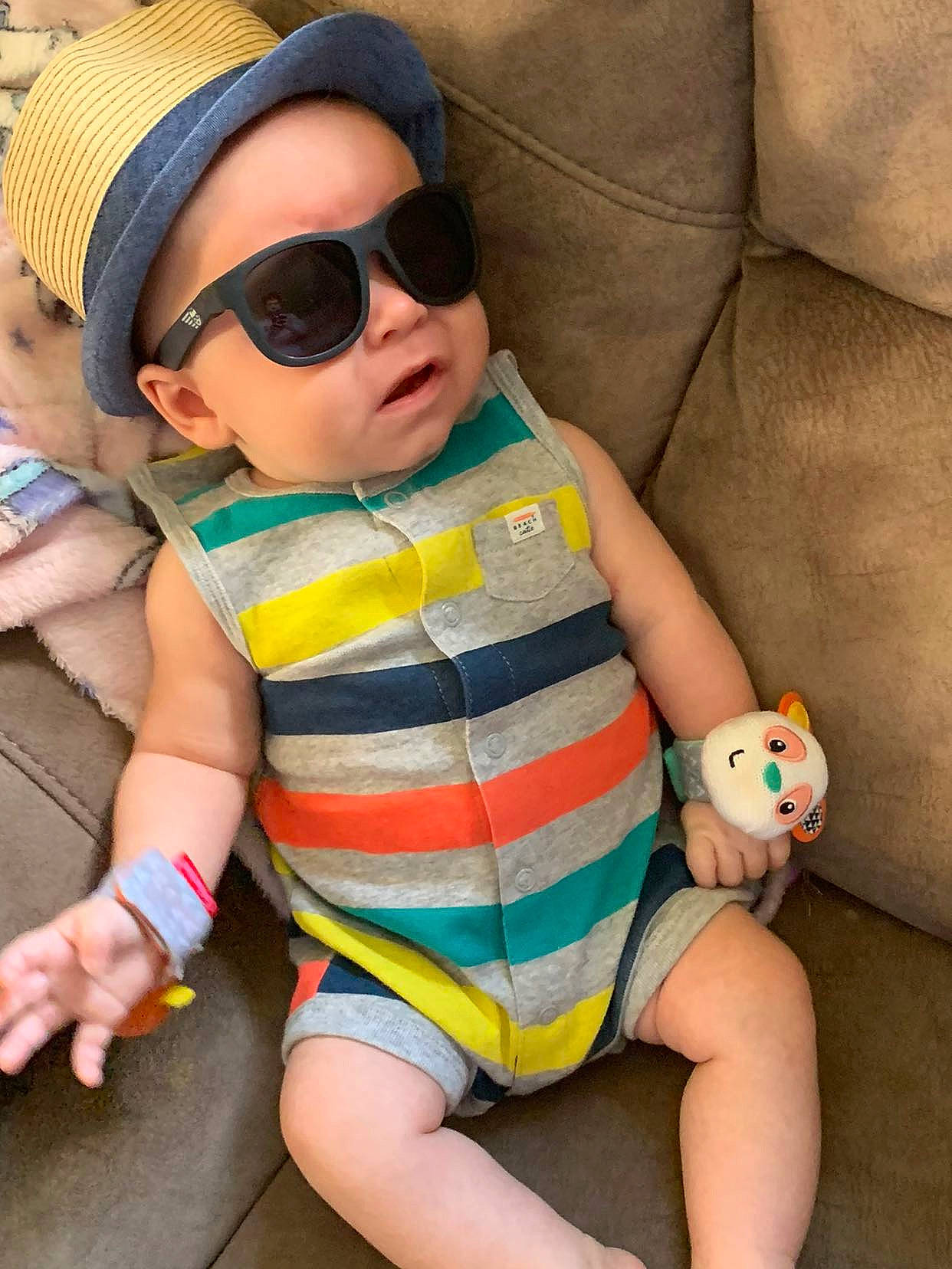 Elliot is registered to the contest to win money with this photo: baby_toddler_clothing, baseball_cap, cap, eyewear, face, finger, glasses, goggles, hat, headwear, mammal, mouth, organ, person, skin, sleeve, sunglasses, thigh, thumb, vertebrate