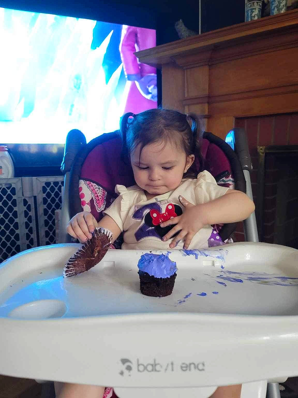 Reyna is registered to the contest to win money with this photo: azure, baby, chair, child, electric_blue, event, fun, happy, leisure, person, plate, play, purple, recreation, room, sitting, sweetness, t_shirt, table, tableware