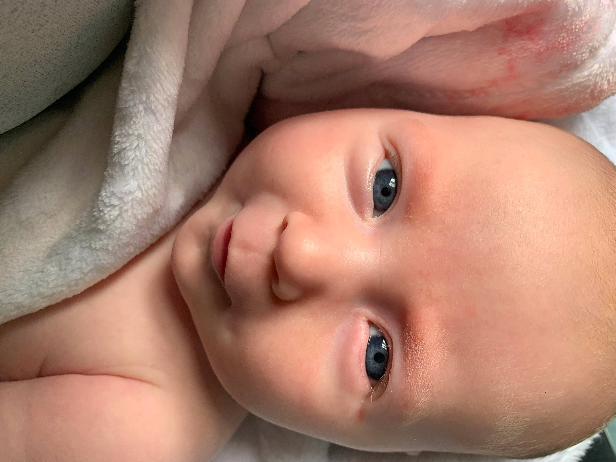 Esmae is registered to the contest to win money with this photo: cheek, chin, ear, eye, eyebrow, eyelash, face, flash_photography, forehead, hair, hand, head, human_body, lip, mouth, muscle, neck, nose, person, skin