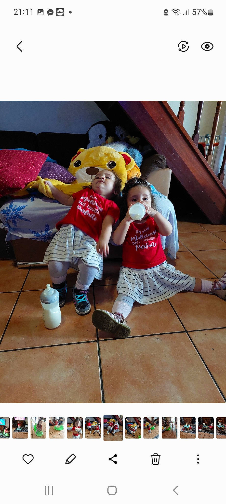 Maya Et Mia participe au concours pour gagner de l'argent avec cette photo : child, couch, doll, fictional_character, flooring, fun, happy, hat, leisure, luggage_and_bags, pattern, person, photo_caption, photograph, play, shorts, snapshot, stuffed_toy, t_shirt, toddler