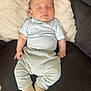 Andréas a rejoint le concours — aidez-le/la à gagner de superbes lots ! baby, child, comfort, couch, cozy, cute, home, indoor, infant, pastel_clothing, peaceful, person, pillow, portrait, relaxation, rest, sleeping, socks, soft, young