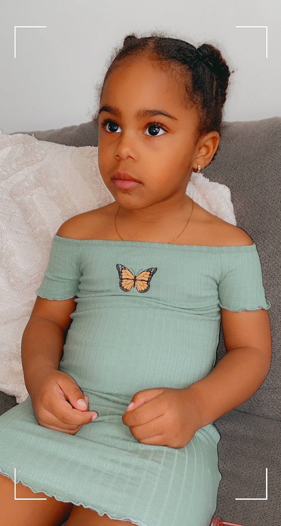 Layana participe au concours pour gagner de l'argent avec cette photo : arm, baby_toddler_clothing, cheek, chin, eye, face, hair, hairstyle, hand, head, human_body, joint, leg, lip, neck, nose, organ, person, skin, stomach