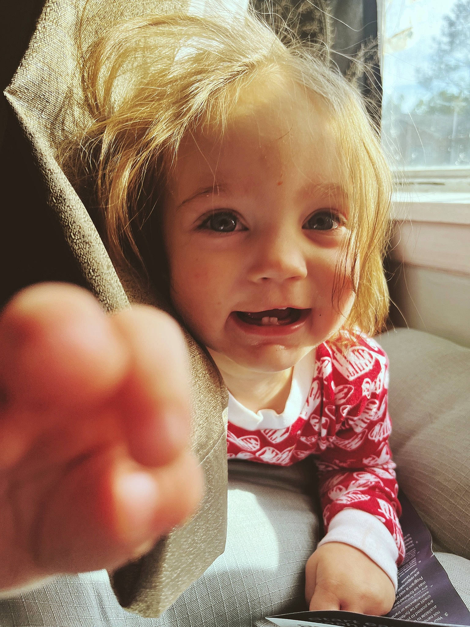 Mazikeen is registered to the contest to win money with this photo: baby_toddler_clothing, cheek, eye, eyelash, face, finger, gesture, hair, hand, happy, head, human_body, iris, lip, mouth, nose, person, skin, smile, thumb