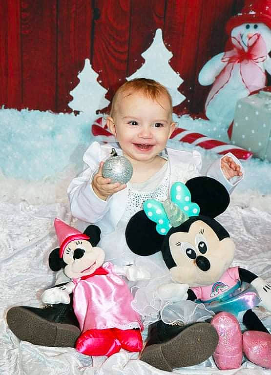 Annissa participe au concours pour gagner de l'argent avec cette photo : baby, baby_toddler_clothing, cheek, child, curtain, event, facial_expression, fun, happy, joy, mammal, person, pink, product, red, skin, smile, textile, toddler, toy