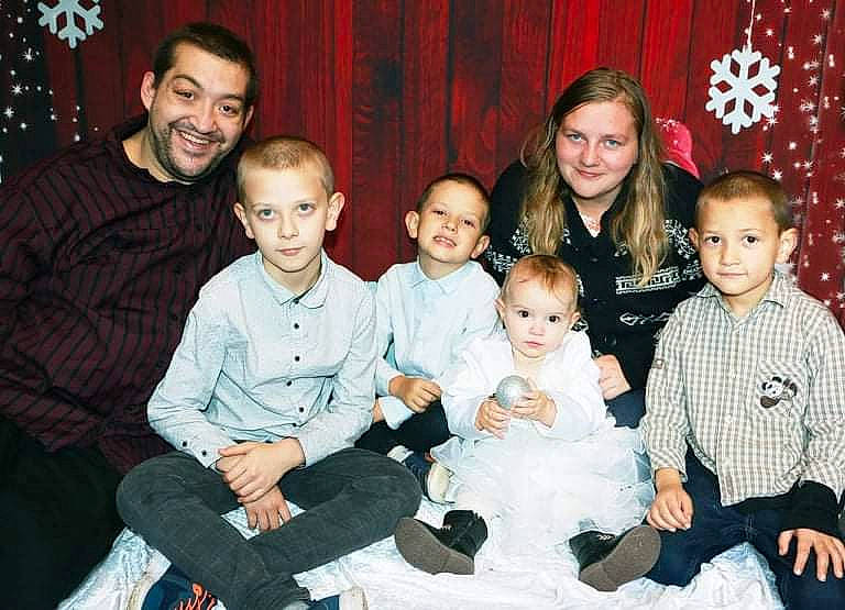 Annissa a rejoint le concours — aidez-le/la à gagner de superbes lots ! black, event, face, facial_expression, flash_photography, fun, happy, head, human, iris, joy, lap, organ, people, person, photograph, skin, smile, snapshot, social_group