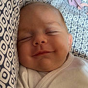 Zïna participe au concours pour gagner de l'argent avec cette photo : baby, child, closeup, comfort, cozy, cute, face, indoors, infant, newborn, onesie, pattern, peaceful, pillow, portrait, resting, sleeping, smiling, soft_light, white_clothing