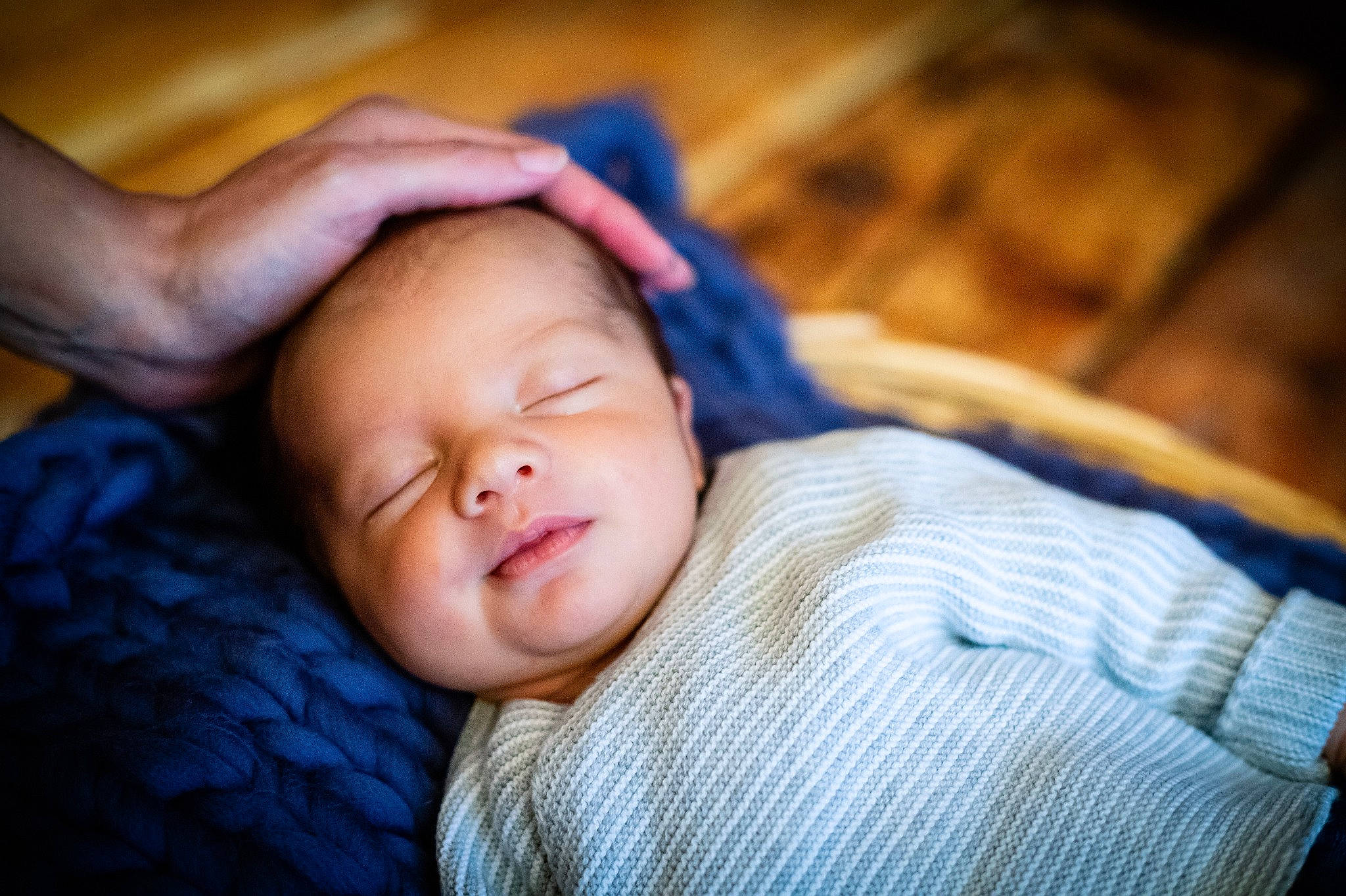 Lenny a rejoint le concours — aidez-le/la à gagner de superbes lots ! baby, black_hair, cheek, chin, comfort, eye, eyebrow, eyelash, finger, flash_photography, forehead, happy, head, iris, lip, mouth, nose, person, skin, toddler