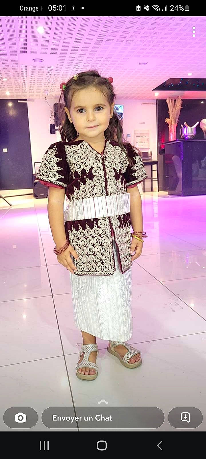 Sannaya participe au concours pour gagner de l'argent avec cette photo : bag, day_dress, electric_blue, event, fashion_design, flooring, fun, happy, jewellery, luggage_and_bags, magenta, pattern, person, pink, purple, skin, sleeve, smile, style, violet