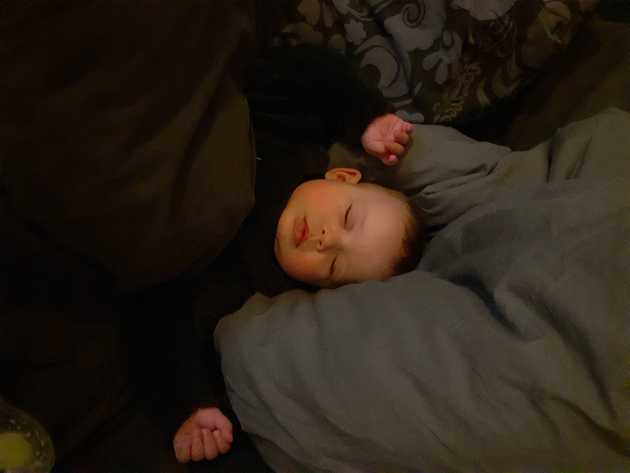 Automne a rejoint le concours — aidez-le/la à gagner de superbes lots ! baby, baby_toddler_clothing, bedtime, cheek, comfort, darkness, linens, nap, person, sleep