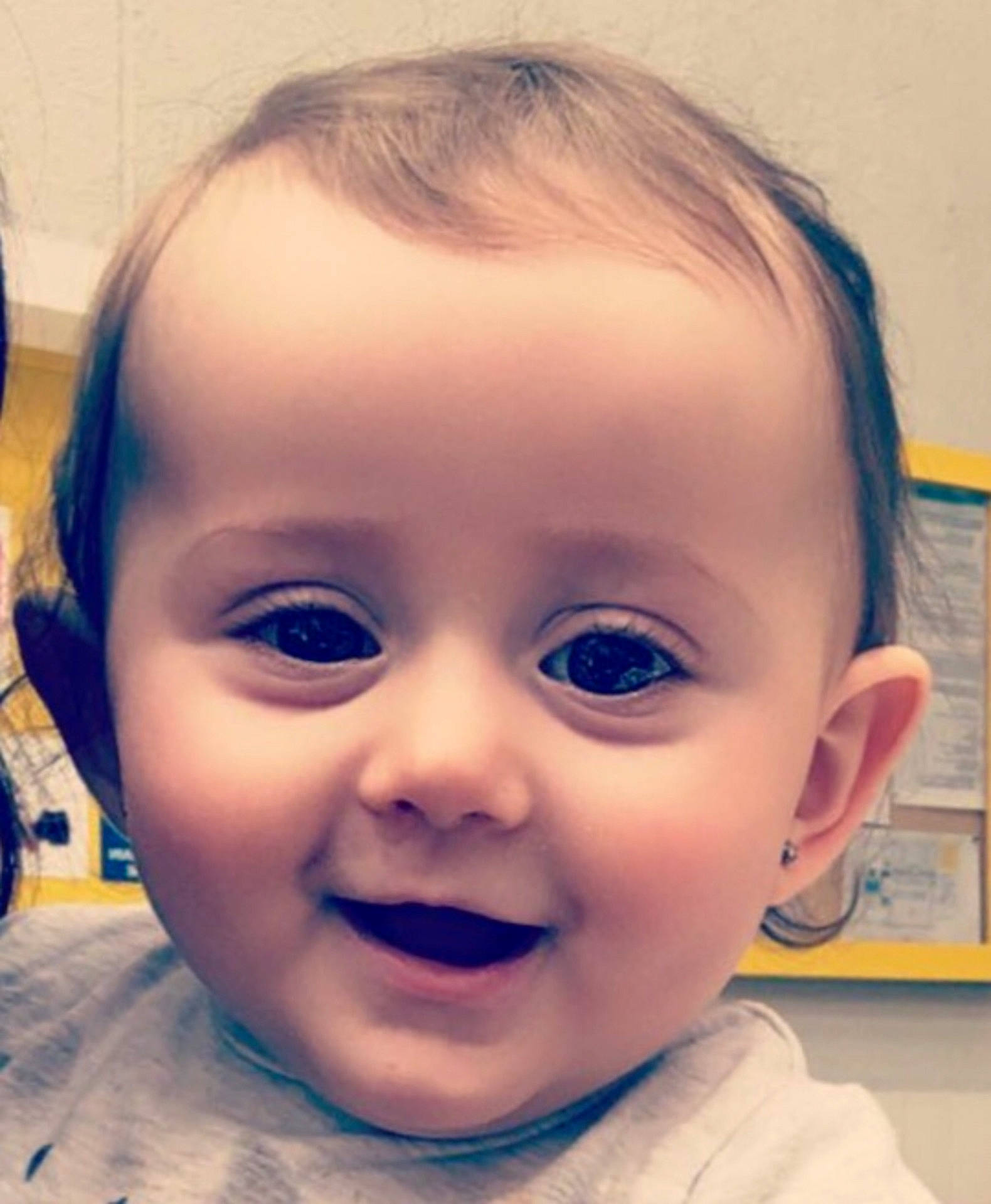 Stella a rejoint le concours — aidez-le/la à gagner de superbes lots ! cheek, child, chin, close_up, ear, eye, eyebrow, eyelash, face, forehead, hairstyle, head, infant, joy, lip, mouth, nose, person, skin, smile