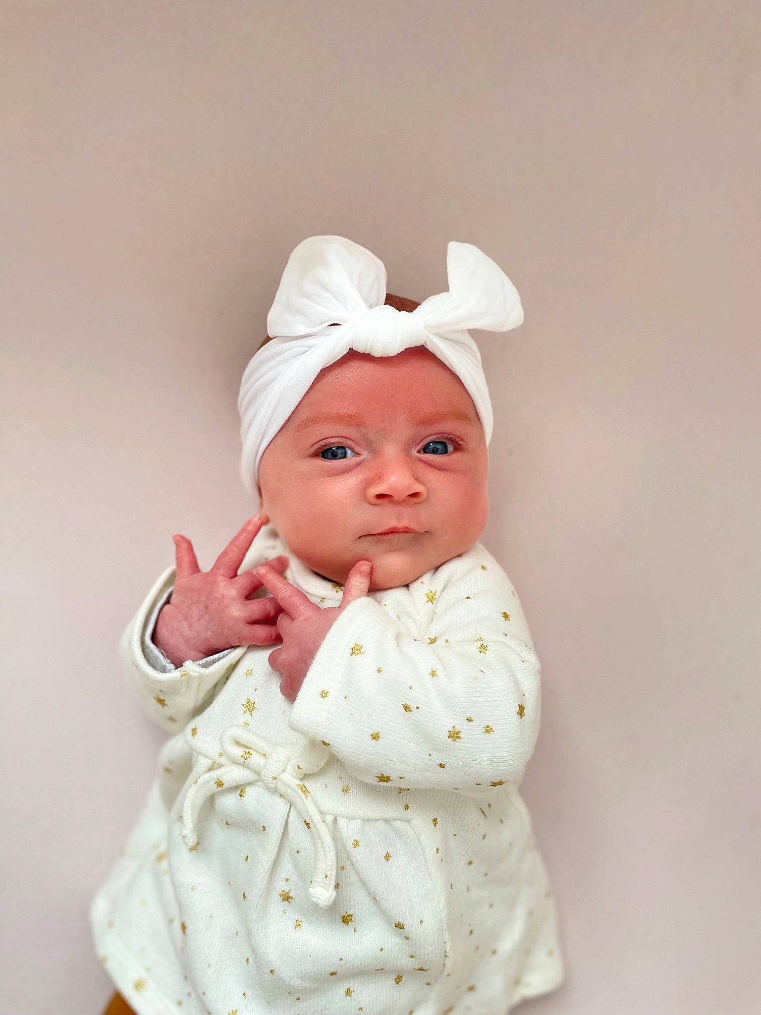 Ruby a rejoint le concours — aidez-le/la à gagner de superbes lots ! baby, baby_products, baby_sleeping, baby_toddler_clothing, beanie, bonnet, cap, cheek, child, comfort, fashion_accessory, hat, headwear, peach, person, portrait_photography, room, sitting, sleeve, toddler