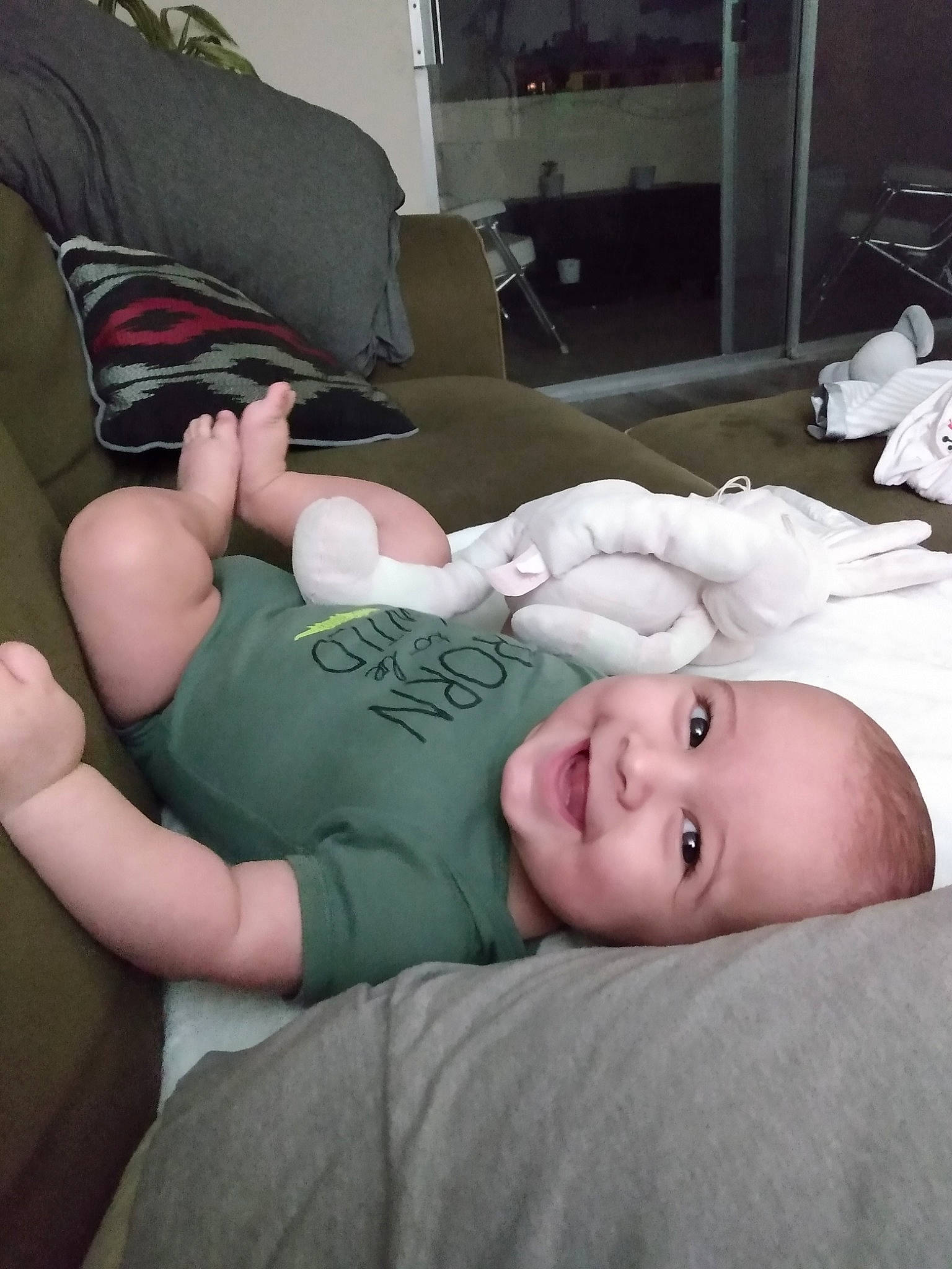 Bruce is registered to the contest to win money with this photo: baby, birth, child, finger, hand, joy, leg, person