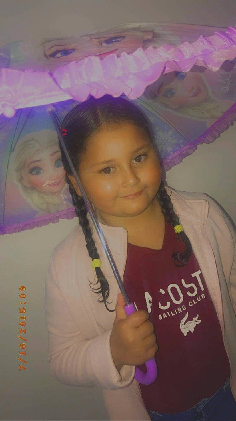 Amina participe au concours pour gagner de l'argent avec cette photo : black_hair, chin, cool, eyebrow, eyelash, facial_expression, forehead, fun, hairstyle, happy, iris, joy, leisure, lip, long_hair, magenta, person, pink, purple, skin