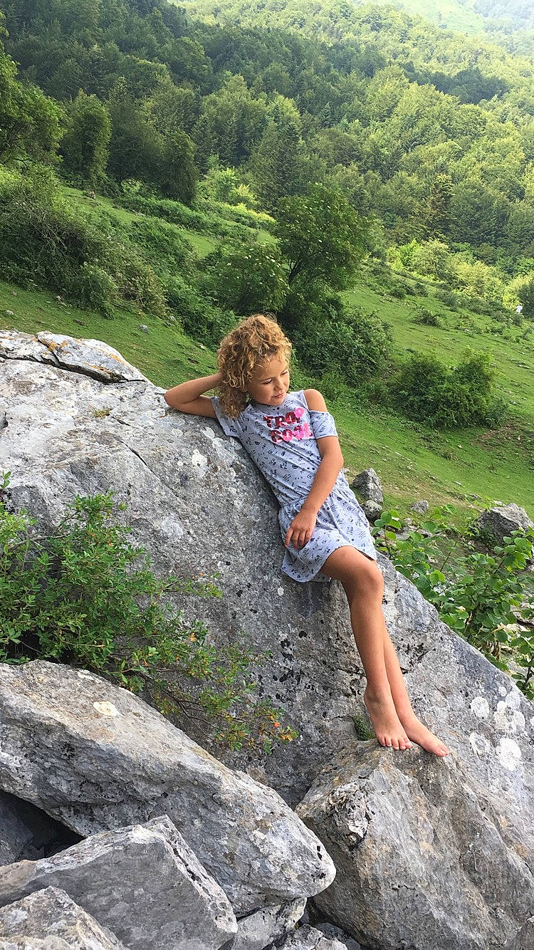 Maeva a rejoint le concours — aidez-le/la à gagner de superbes lots ! adventure, bedrock, boulder, fun, leisure, outcrop, person, recreation, rock, rock_climbing, vacation