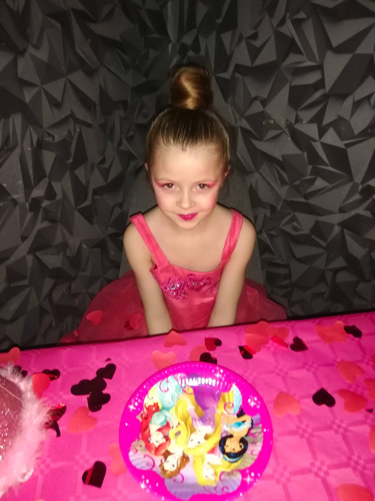 Myli a rejoint le concours — aidez-le/la à gagner de superbes lots ! birthday, child, party, person, pink, toddler