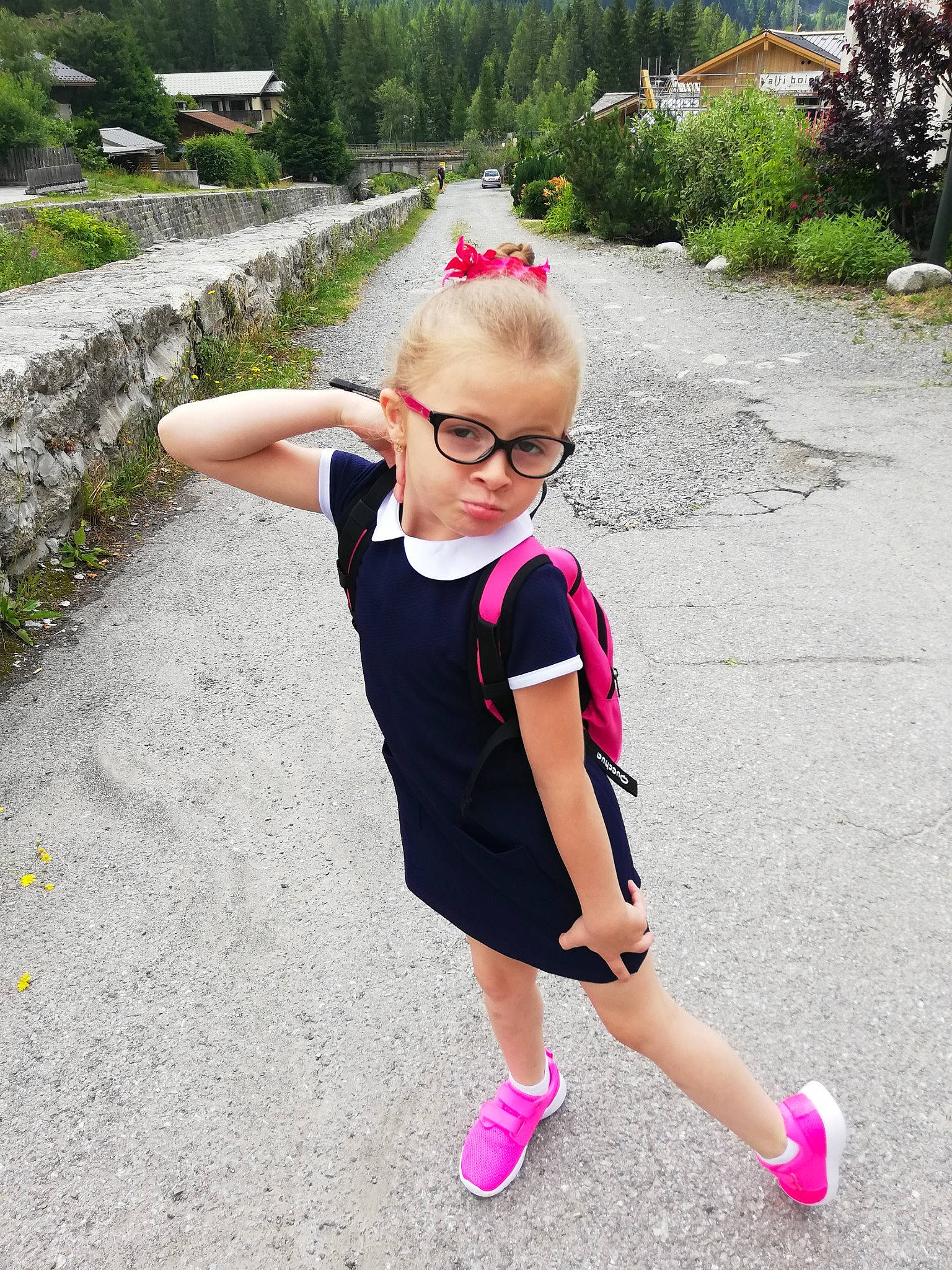 Myli a rejoint le concours — aidez-le/la à gagner de superbes lots ! child, dress, eyewear, footwear, fun, glasses, happy, leisure, person, photography, pink, plant, play, recreation, shoe, smile, summer, sunglasses, toddler, vacation