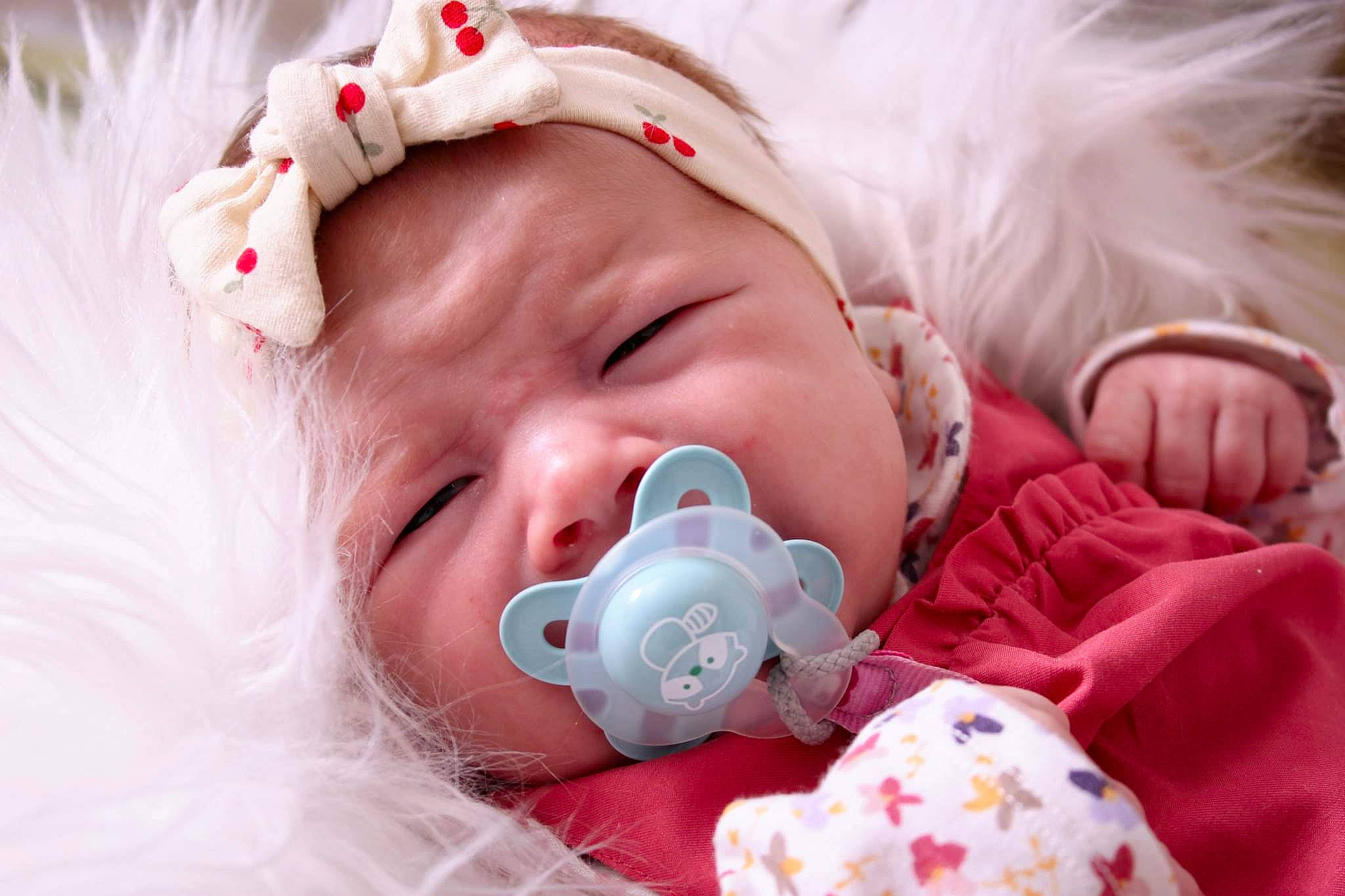 Liséa a rejoint le concours — aidez-le/la à gagner de superbes lots ! baby, baby_products, baby_sleeping, baby_toddler_clothing, cheek, child, comfort, drinkware, event, eyelash, facial_expression, gesture, happy, lip, mouth, nose, person, pink, skin, toddler