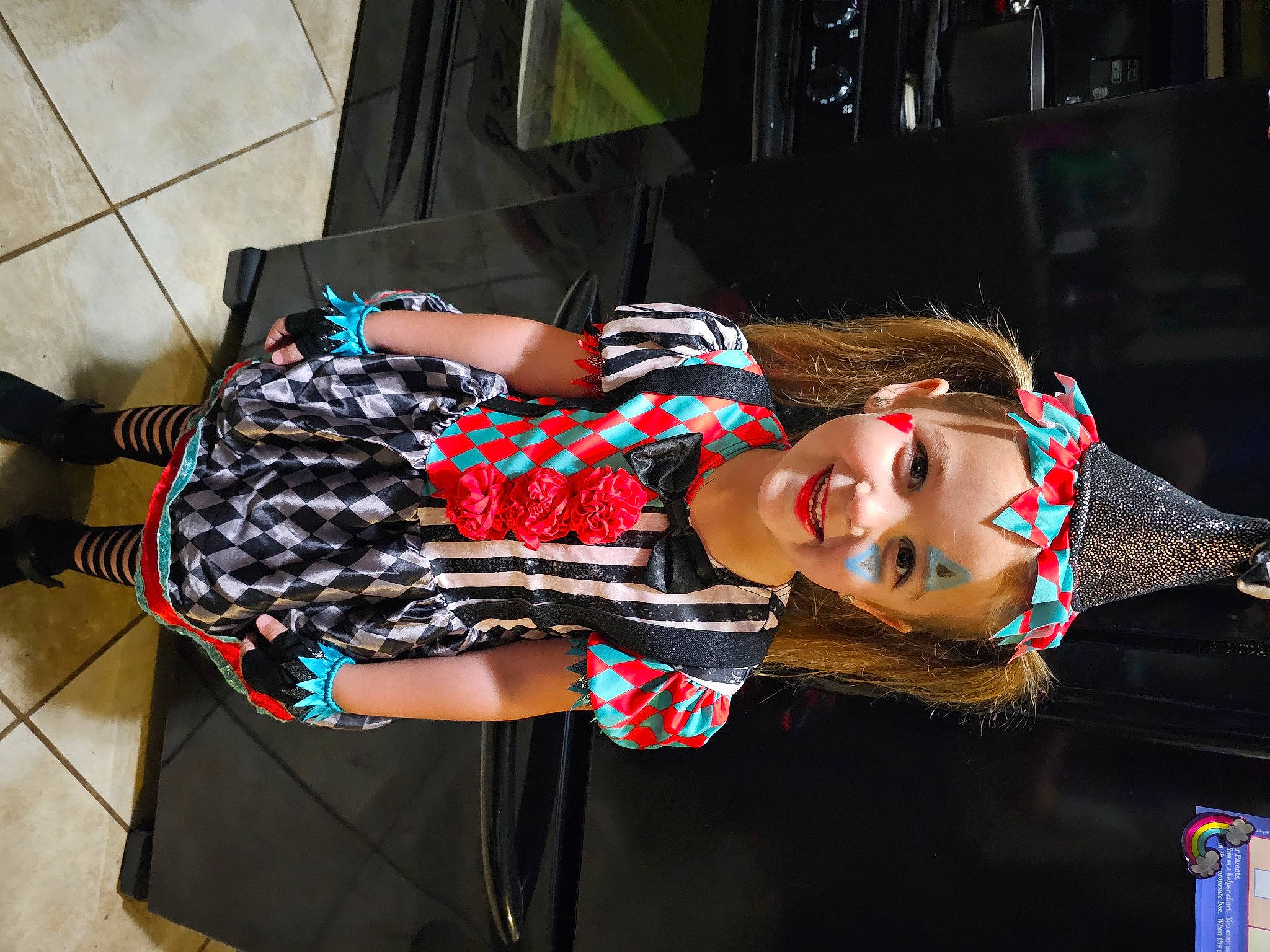 Abigail is registered to the contest to win money with this photo: art, bag, child, costume, entertainment, eyewear, fashion_accessory, fashion_design, fun, human_leg, joy, luggage_and_bags, pattern, person, thigh