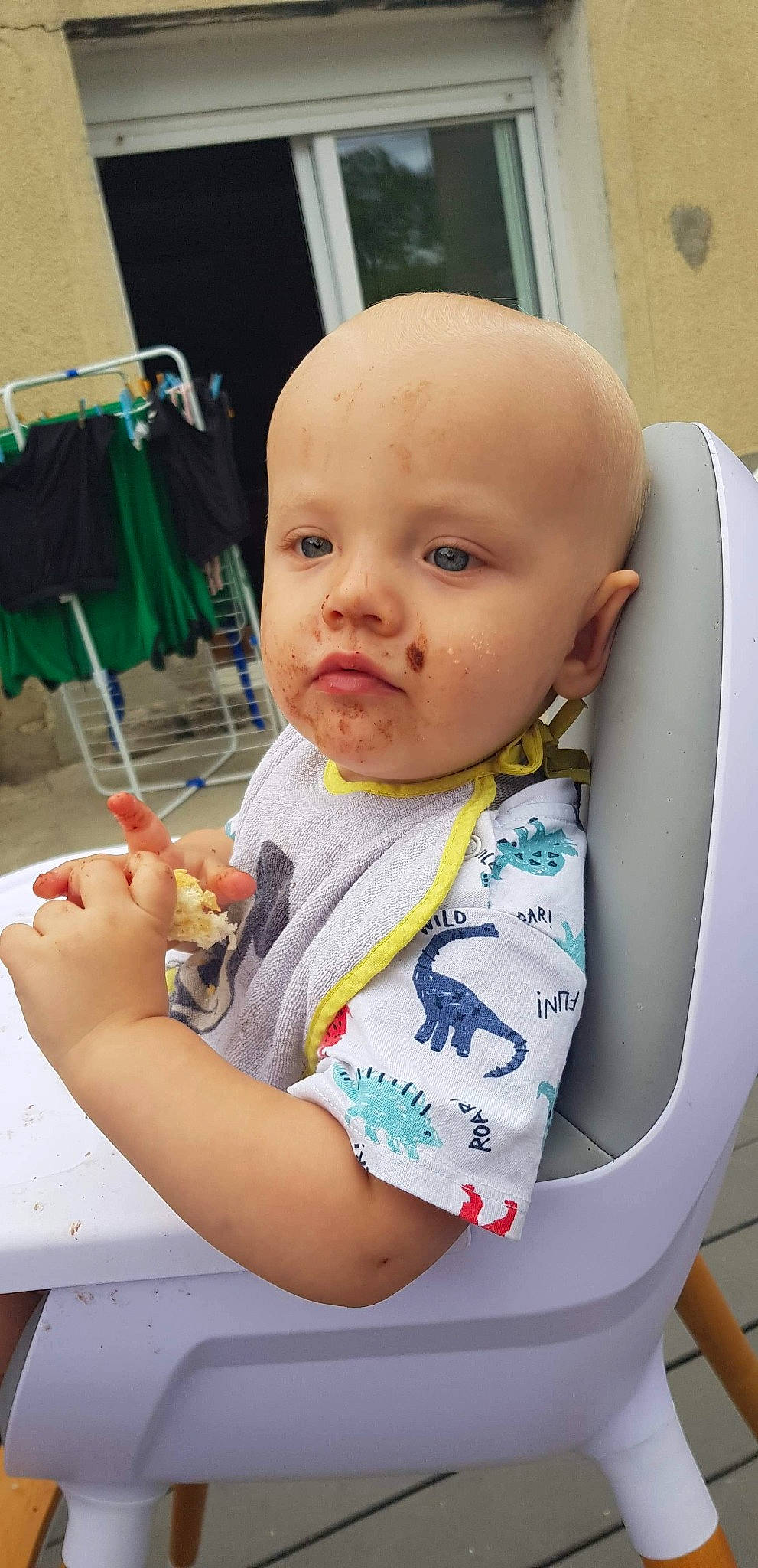 Nathan participe au concours pour gagner de l'argent avec cette photo : baby, baby_food, child, person, toddler