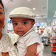 Kael participe au concours pour gagner de l'argent avec cette photo : baby, baseballcap, bodypart, cap, clothing, face, finger, hair, hand, hat, head, indoors, people, person, photobombing, photography, portrait, shop, shopping, sleeve