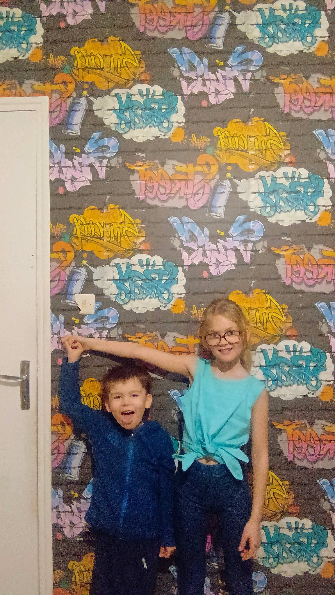 Kurtis a rejoint le concours — aidez-le/la à gagner de superbes lots ! art, artist, community, door, event, font, fun, handwriting, happy, joy, leisure, mural, people, person, smile, snapshot, summer, t_shirt, textile, visual_arts