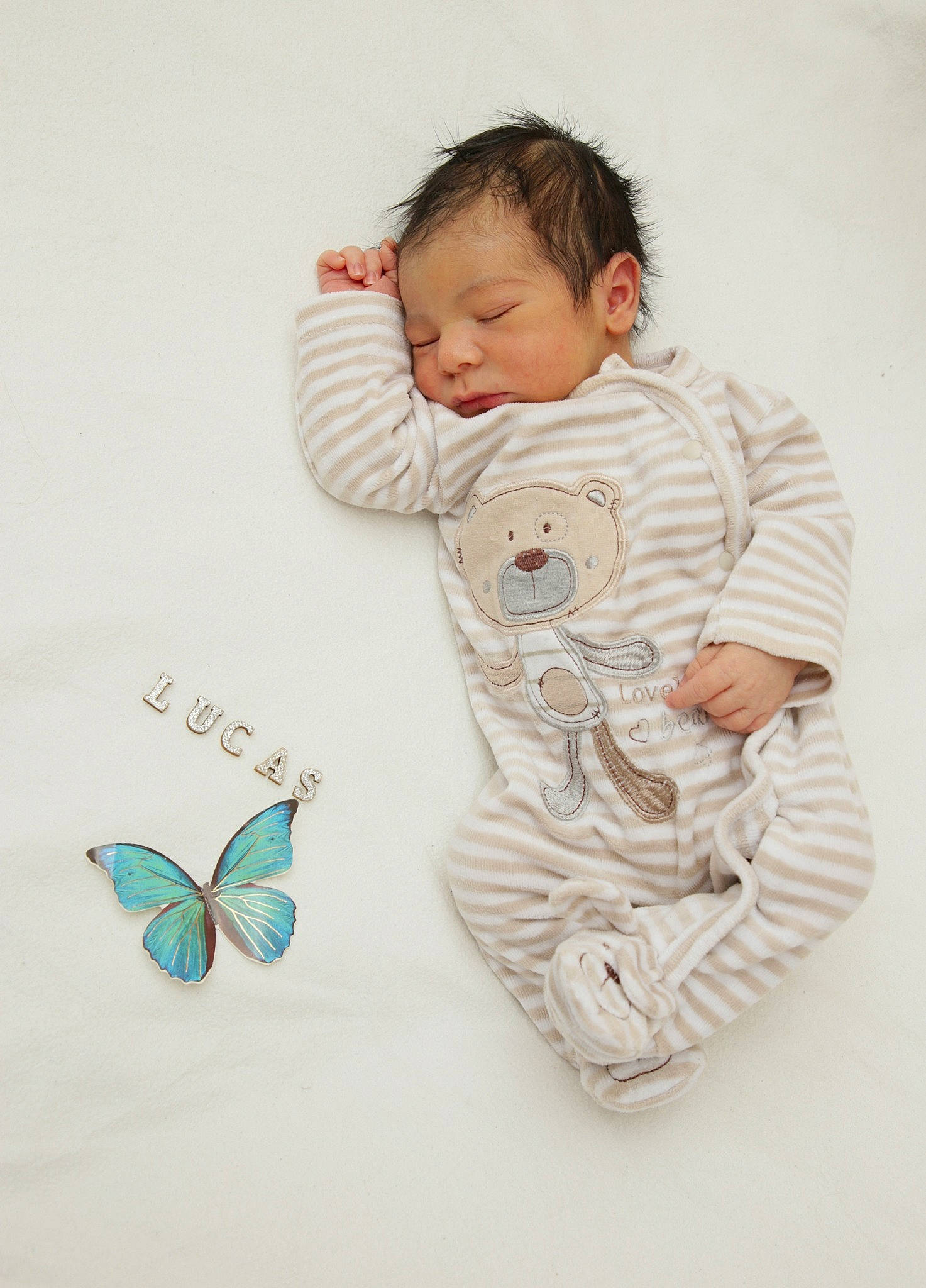 Lucas participe au concours pour gagner de l'argent avec cette photo : child, infant, person, product, textile, toddler