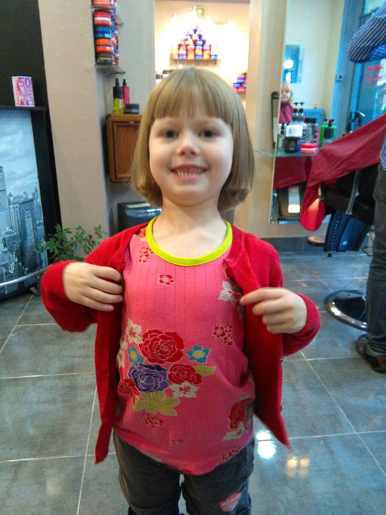 Louna participe au concours pour gagner de l'argent avec cette photo : child, joy, person, pink, smile, standing, t_shirt, toddler, vacation