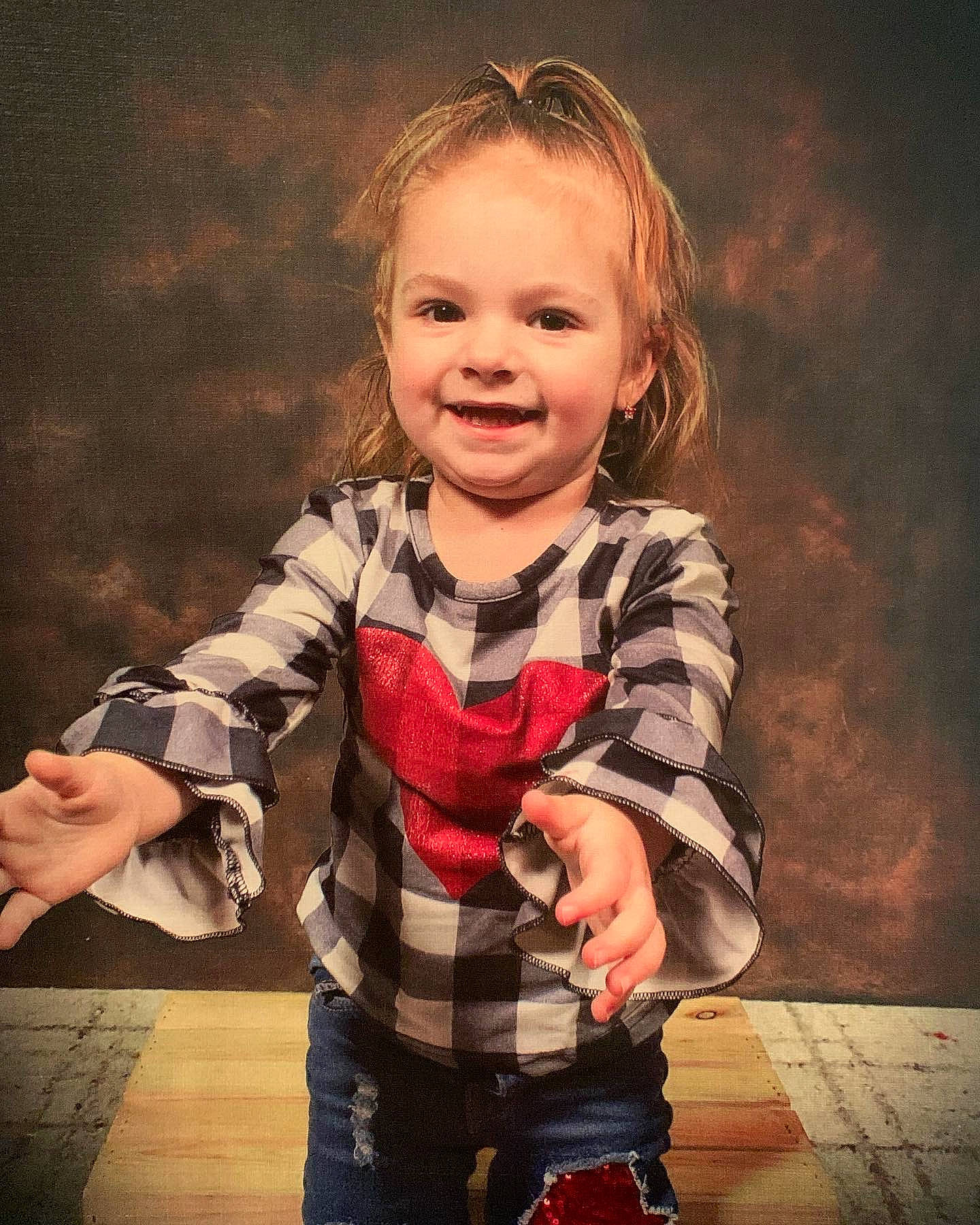 Roselyn is registered to the contest to win money with this photo: arm, baby_toddler_clothing, cheek, cloud, cool, finger, flash_photography, gesture, hand, happy, joy, person, photograph, plaid, sleeve, smile, standing, t_shirt, tartan, tints_and_shades