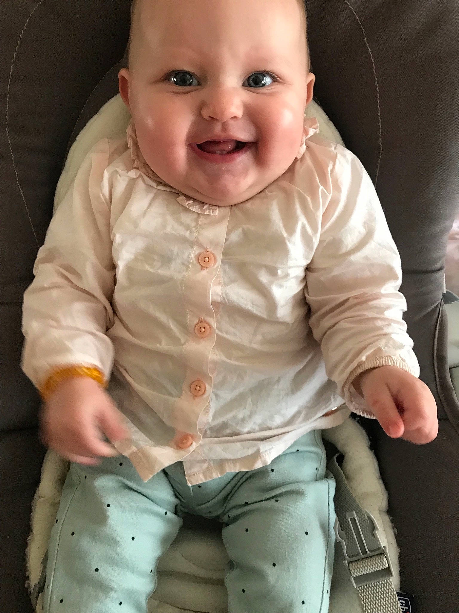 Mya participe au concours pour gagner de l'argent avec cette photo :