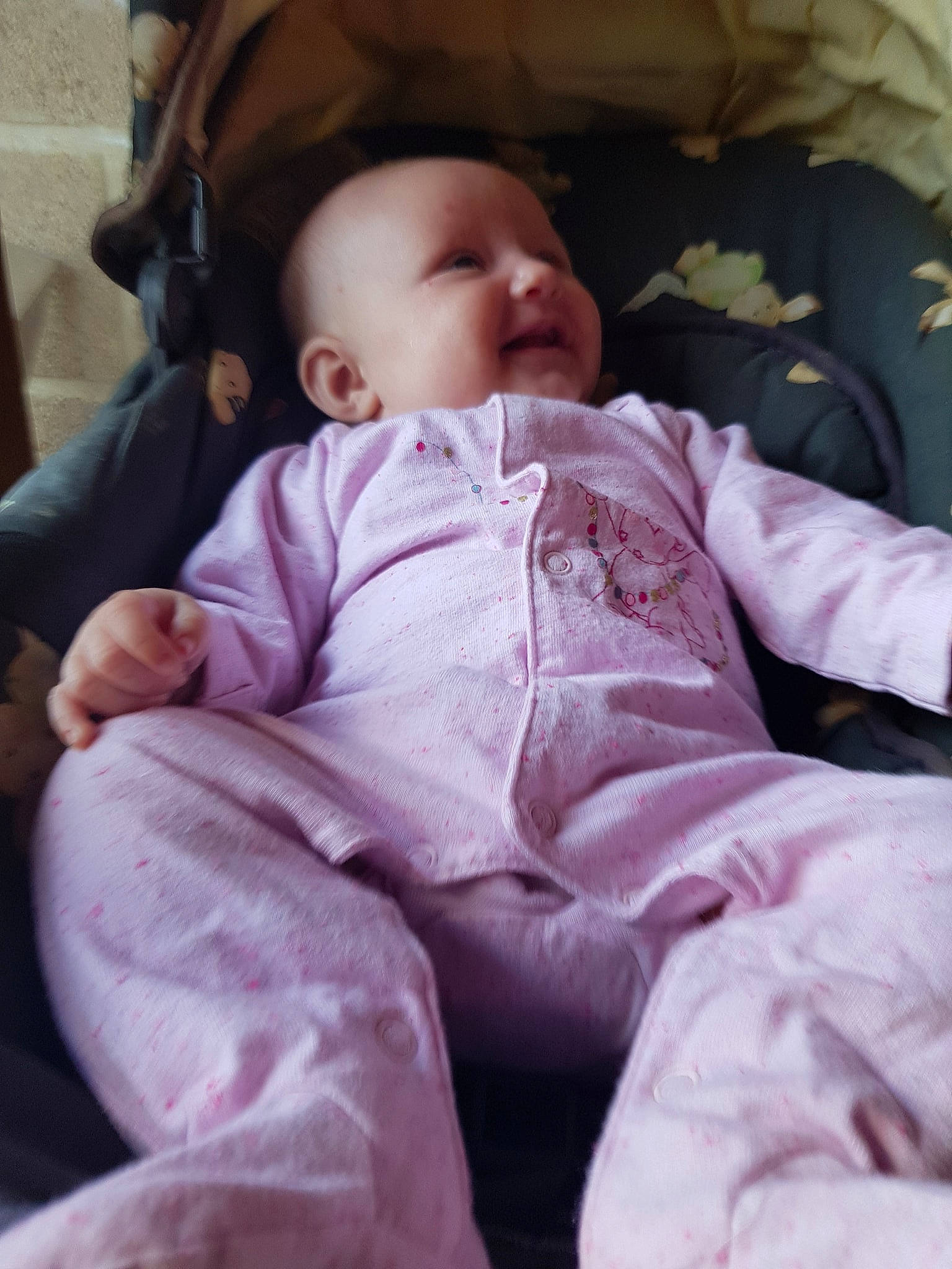 Zelia participe au concours pour gagner de l'argent avec cette photo : baby, baby_sleeping, bedtime, cheek, child, comfort, eye, head, nap, nose, person, pink, skin, sleep, smile, toddler