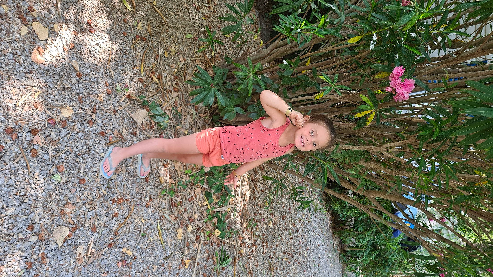 Lyana participe au concours pour gagner de l'argent avec cette photo : annual_plant, botany, flower, garden, grass, grass_family, groundcover, human_leg, joy, magenta, organism, people_in_nature, person, plant, shadow, shrub, smile, soil, terrestrial_plant, thigh