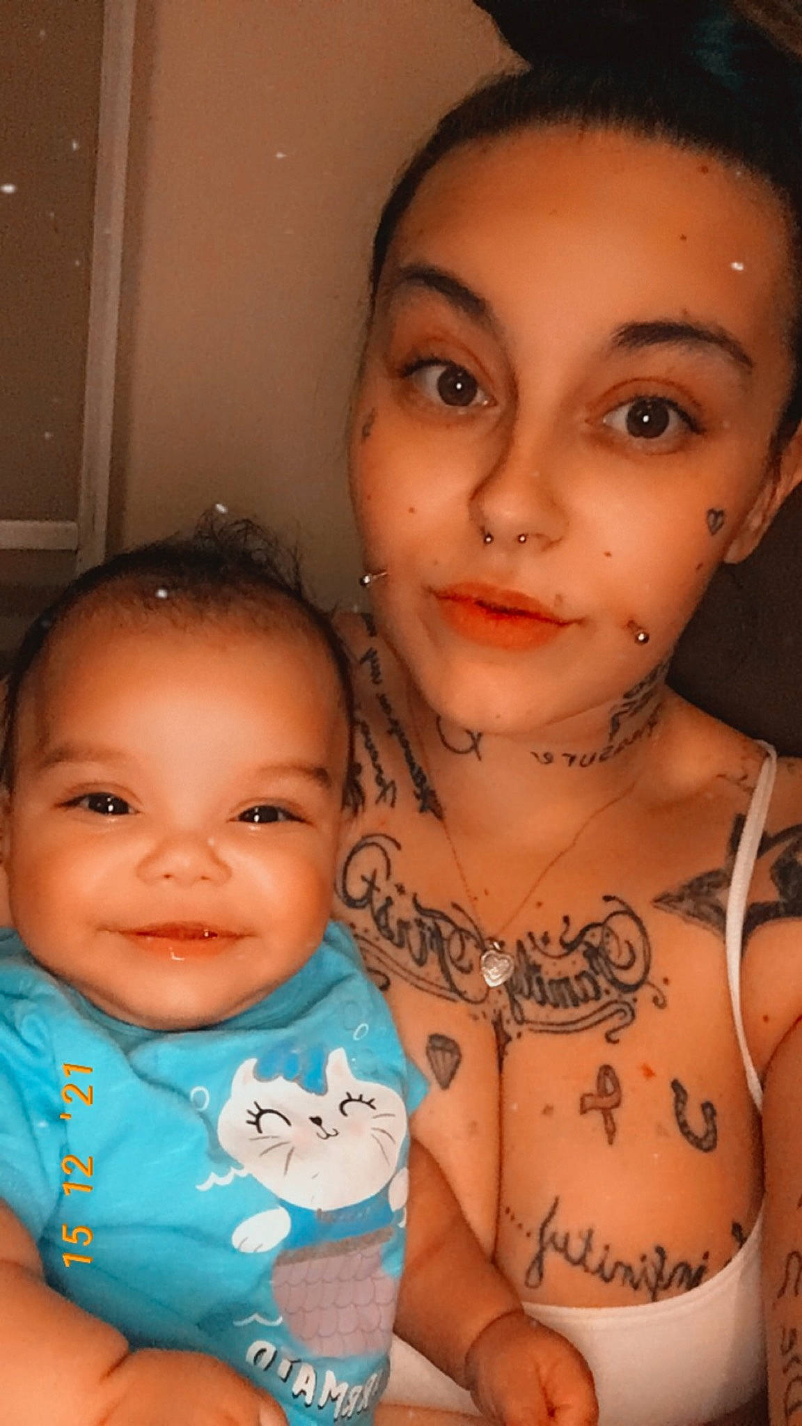 Khalani is registered to the contest to win money with this photo: arm, cheek, chin, eye, eyebrow, eyelash, face, forehead, hair, hairstyle, hand, head, human, human_body, joy, lip, mouth, neck, nose, organ