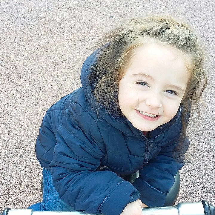 Stacy participe au concours pour gagner de l'argent avec cette photo :