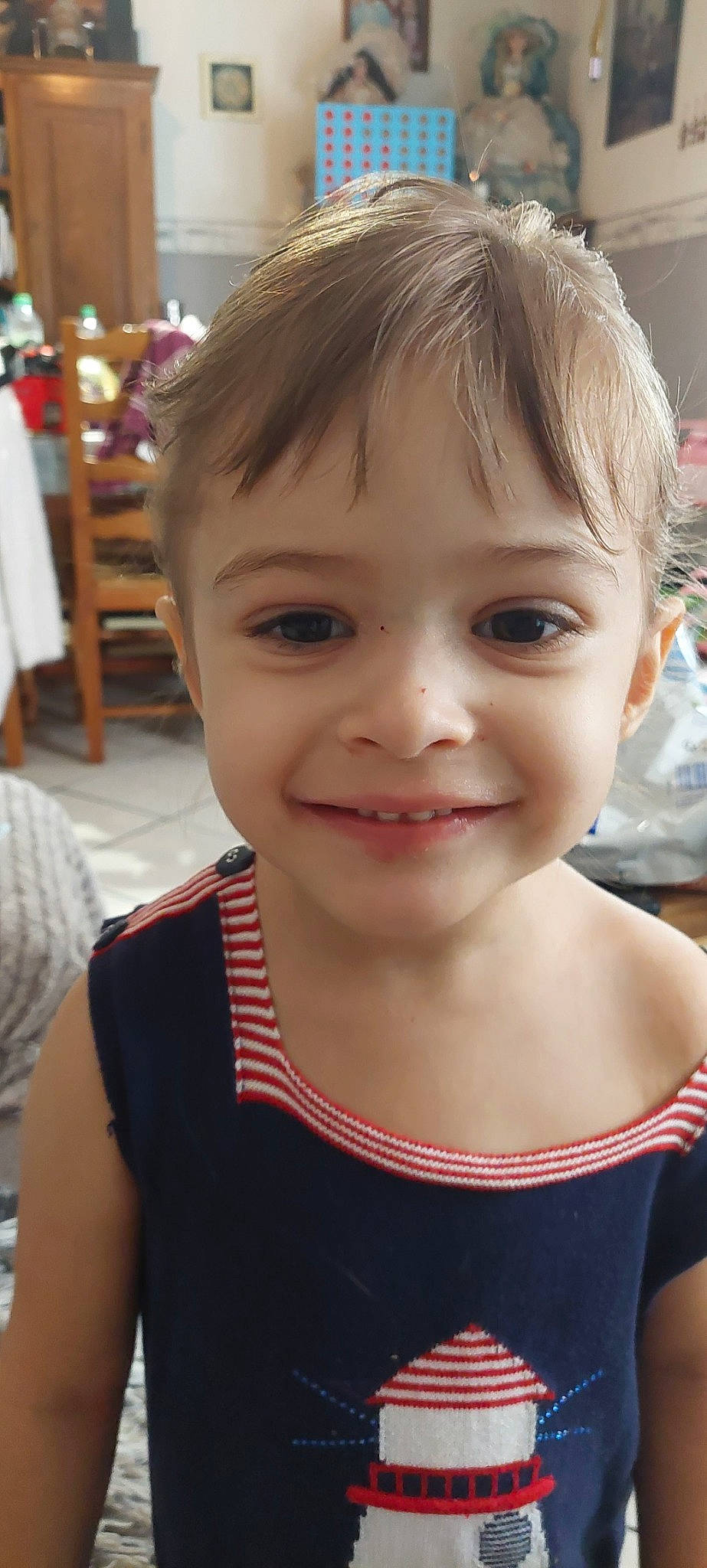 Eva a rejoint le concours — aidez-le/la à gagner de superbes lots ! active_tank, cheek, chin, ear, eyebrow, eyelash, facial_expression, forehead, hair, hairstyle, happy, head, iris, joy, lip, mammal, mouth, neck, nose, person