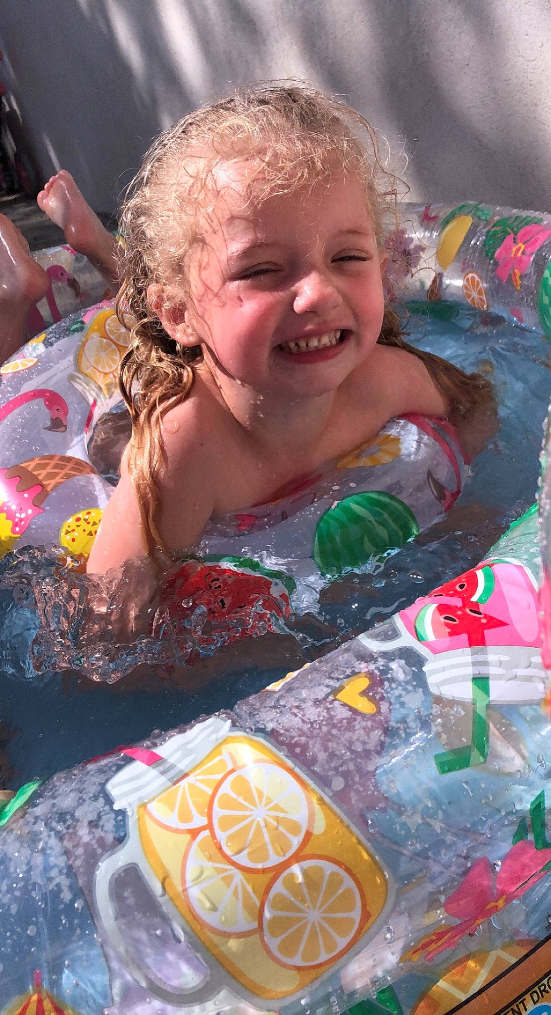 Belinda participe au concours pour gagner de l'argent avec cette photo : art, baby, baby_products, bathing, child, citrus, event, fruit, fun, happy, joy, laugh, leisure, orange, pattern, person, plastic, play, recreation, smile