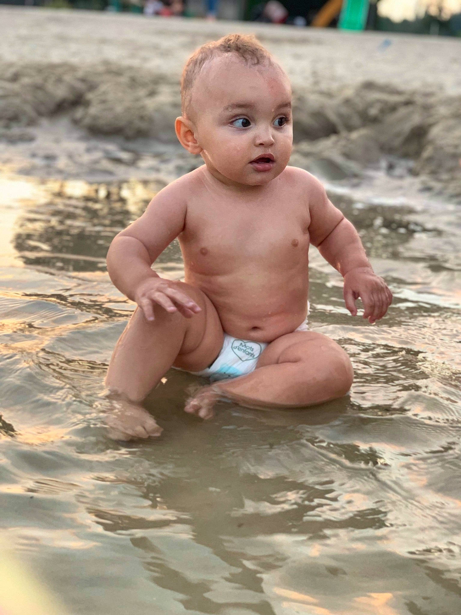 Louaï participe au concours pour gagner de l'argent avec cette photo : abdomen, baby, barechested, barefoot, beach, beauty, body_of_water, chest, foot, fun, happy, head, leg, leisure, people_in_nature, people_on_beach, person, skin, surprise, toddler