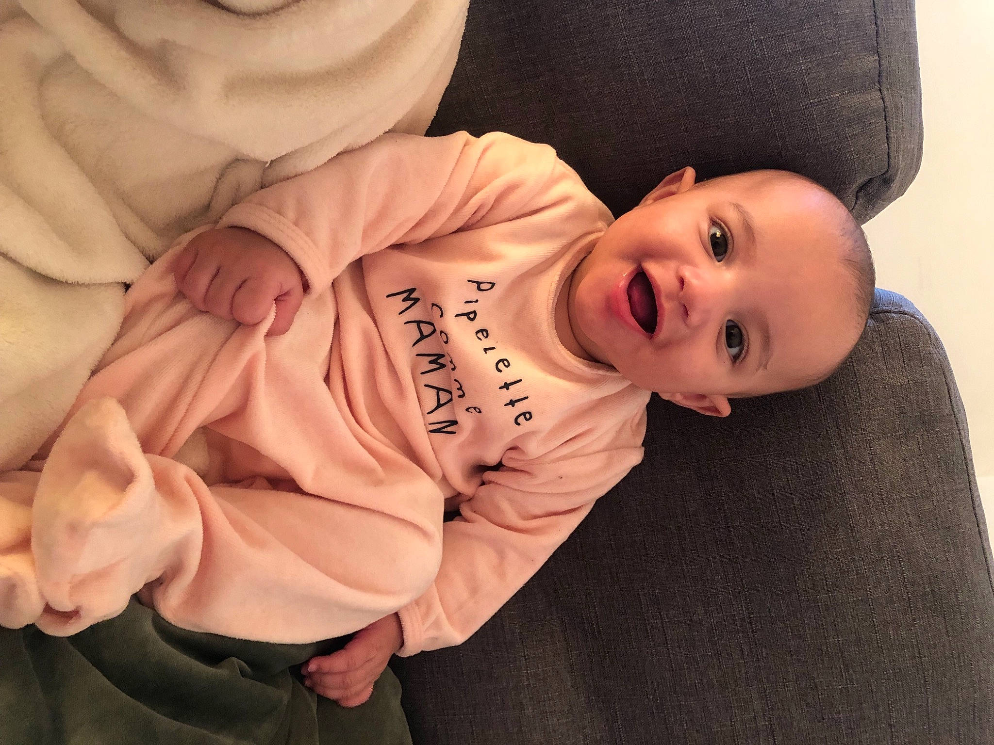 Delya participe au concours pour gagner de l'argent avec cette photo : baby, baby_toddler_clothing, cheek, child, chin, comfort, eye, finger, fun, happy, hat, head, headgear, mouth, nose, person, sitting, skin, sleeve, smile