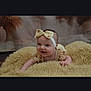 Khatalia a rejoint le concours — aidez-le/la à gagner de superbes lots ! baby, infant, headband, bow, smile, fluffy_rug, yellow, crawling, indoors, soft_texture, dried_plants, decor, person, cute, child, portrait, happy, clothing, head, baby_girl