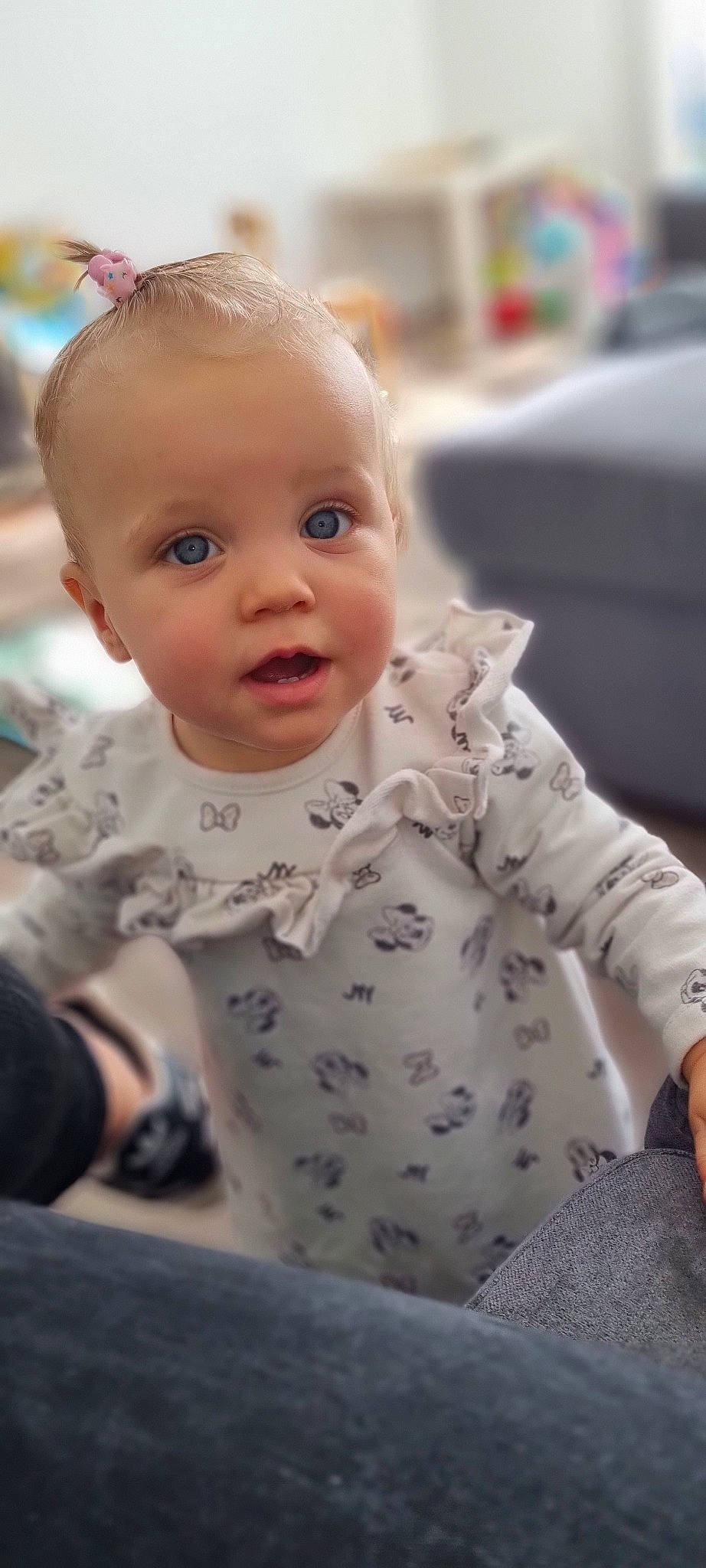 Zayneb a rejoint le concours — aidez-le/la à gagner de superbes lots ! arm, baby, baby_toddler_clothing, cheek, chin, ear, eye, eyebrow, face, hair, hairstyle, head, iris, lip, mouth, nose, person, skin, sleeve, smile