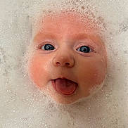 Victoria a rejoint le concours — aidez-le/la à gagner de superbes lots ! baby, face, bath, bubbles, foam, tongue, blue_eyes, water, skin, cute, child, head, wet, fun, playful, closeup, expression, person, infant, bathroom