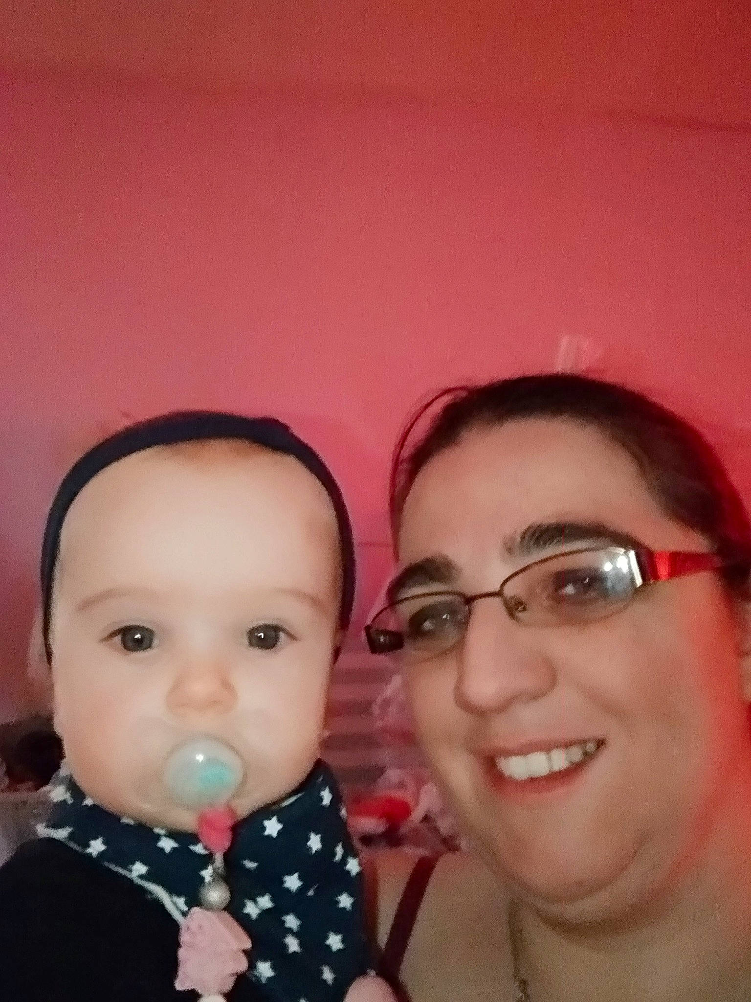 Annaëlle participe au concours pour gagner de l'argent avec cette photo : baby, cheek, child, face, fun, glasses, happy, head, joy, lip, mouth, nose, people, person, red, smile, toddler