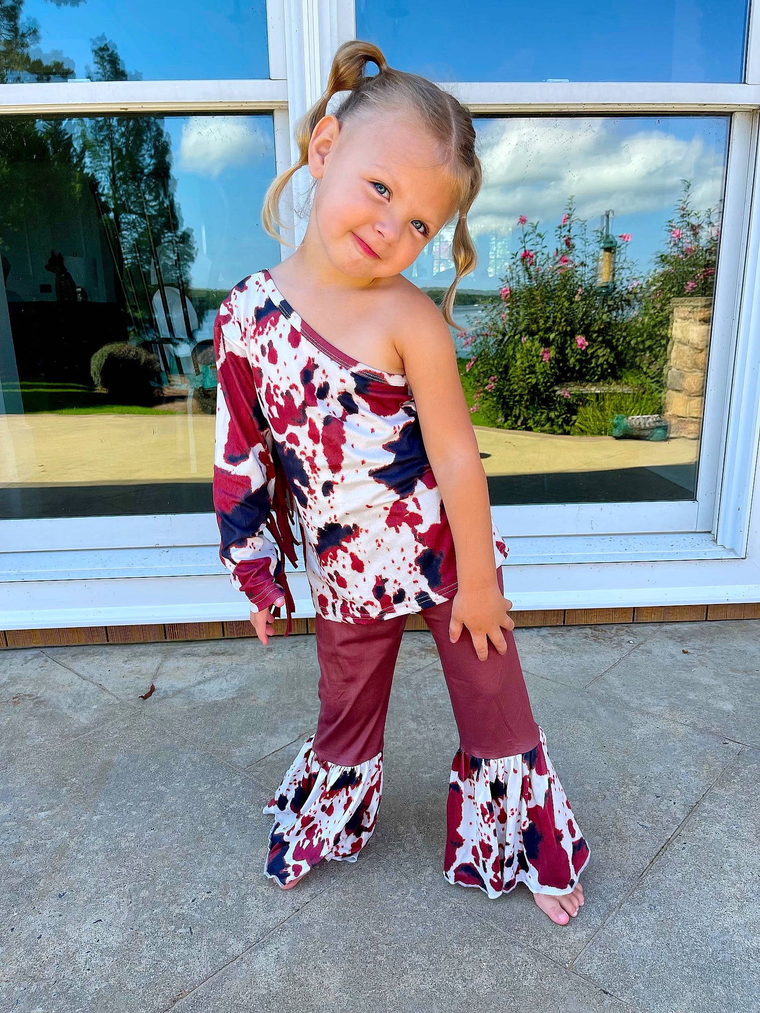 Dixie is registered to the contest to win money with this photo: baby_toddler_clothing, child, cloud, electric_blue, happy, human_leg, knee, leisure, magenta, pattern, person, plant, sky, sleeve, smile, sportswear, t_shirt, thigh, toddler, waist