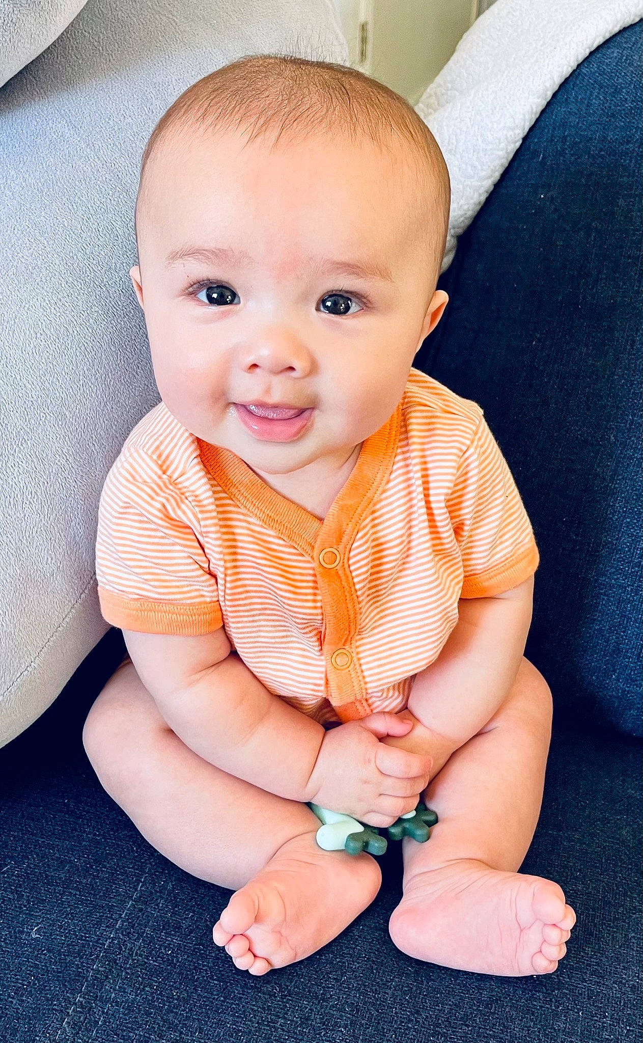 Marco is registered to the contest to win money with this photo: azure, baby, baby_toddler_clothing, cheek, child, comfort, electric_blue, flooring, happy, iris, pattern, person, portrait_photography, product, sitting, skin, sleeve, smile, toddler, watch