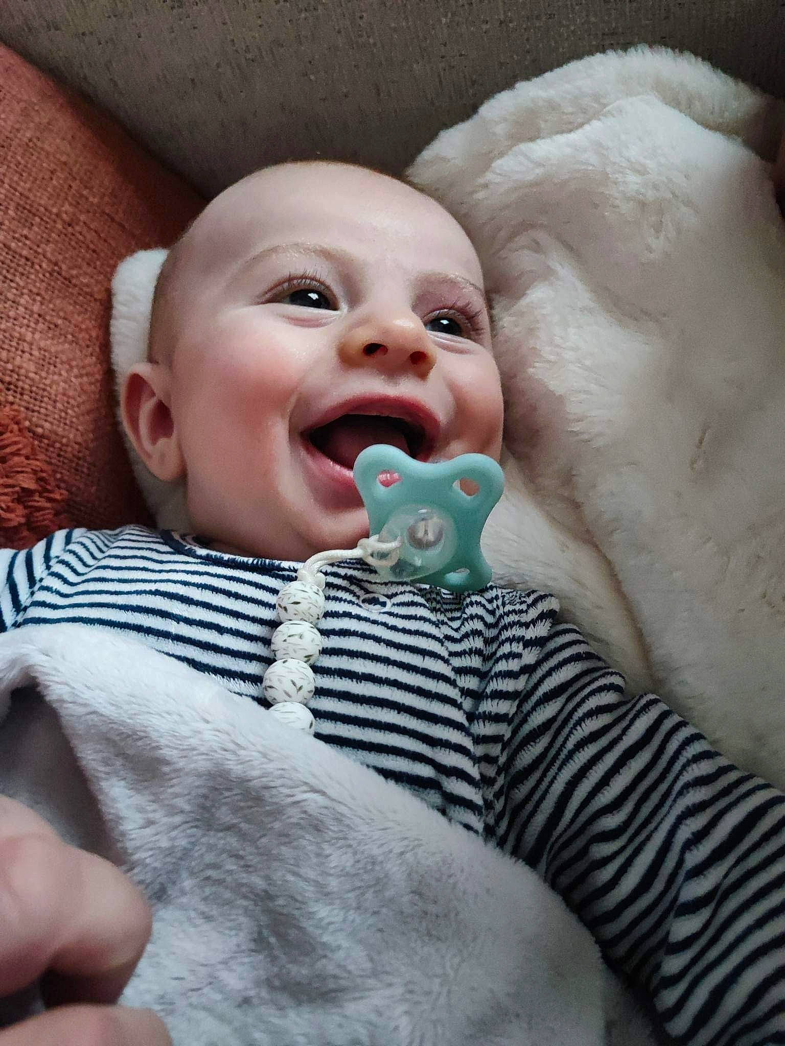 Valentin a rejoint le concours — aidez-le/la à gagner de superbes lots ! baby, cheek, chin, comfort, eyebrow, eyelash, face, finger, gesture, happy, head, jaw, lip, mouth, nail, nose, person, skin, thumb, toddler